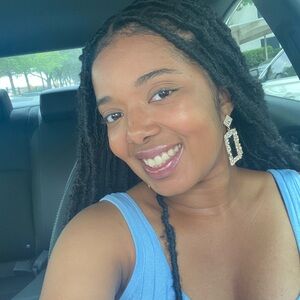 Meet your Posher, Kelli